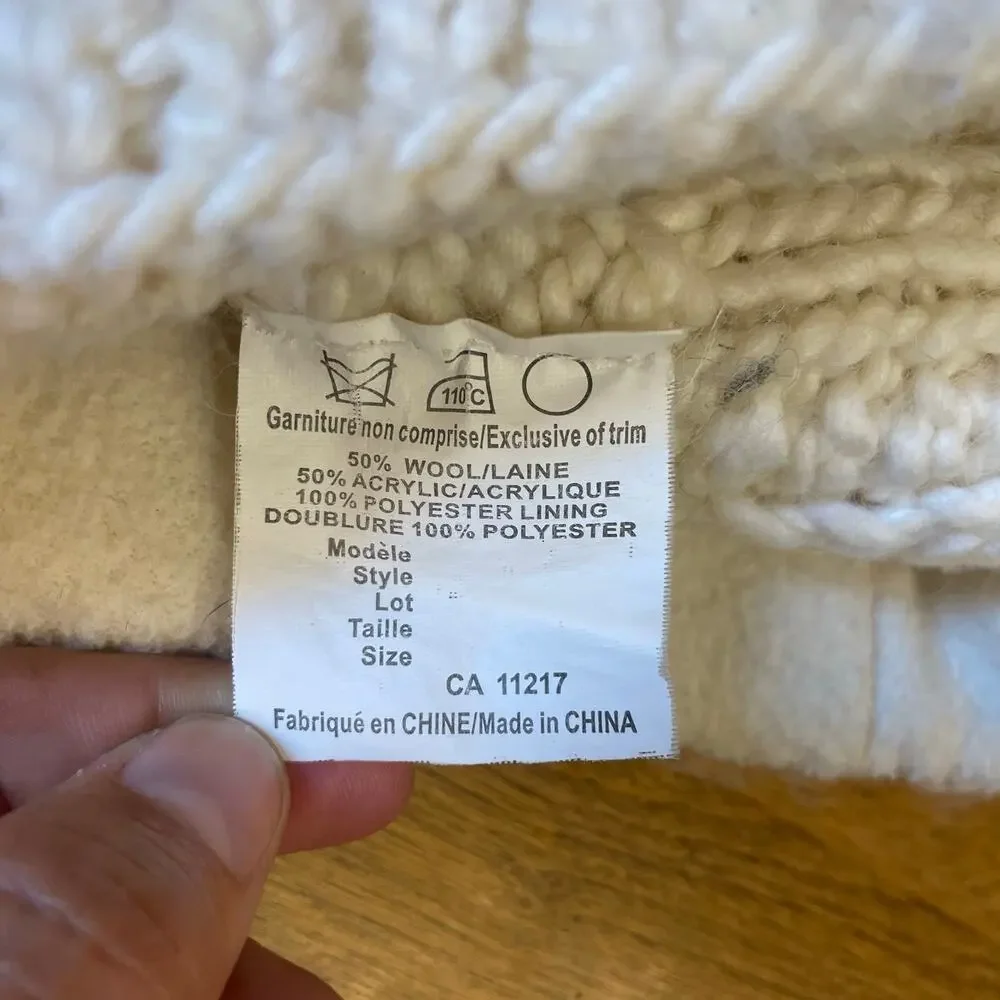 Dakine Women's Winter/Off White Wool Blend Beanie Skull Cap Fleece Rim EUC